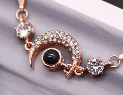 Pulsera Luna Brillante: ¡El Accesorio Celestial que Ilumina tu Estilo! 🌙✨